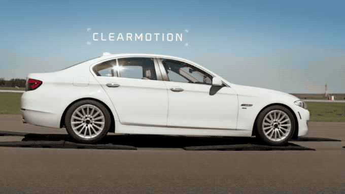 見到障礙自己會(huì)跳擺上香檳越野不倒這個(gè)技術(shù)讓你看手機(jī)也不暈車(圖1)