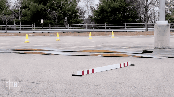 見到障礙自己會(huì)跳擺上香檳越野不倒這個(gè)技術(shù)讓你看手機(jī)也不暈車(圖8)